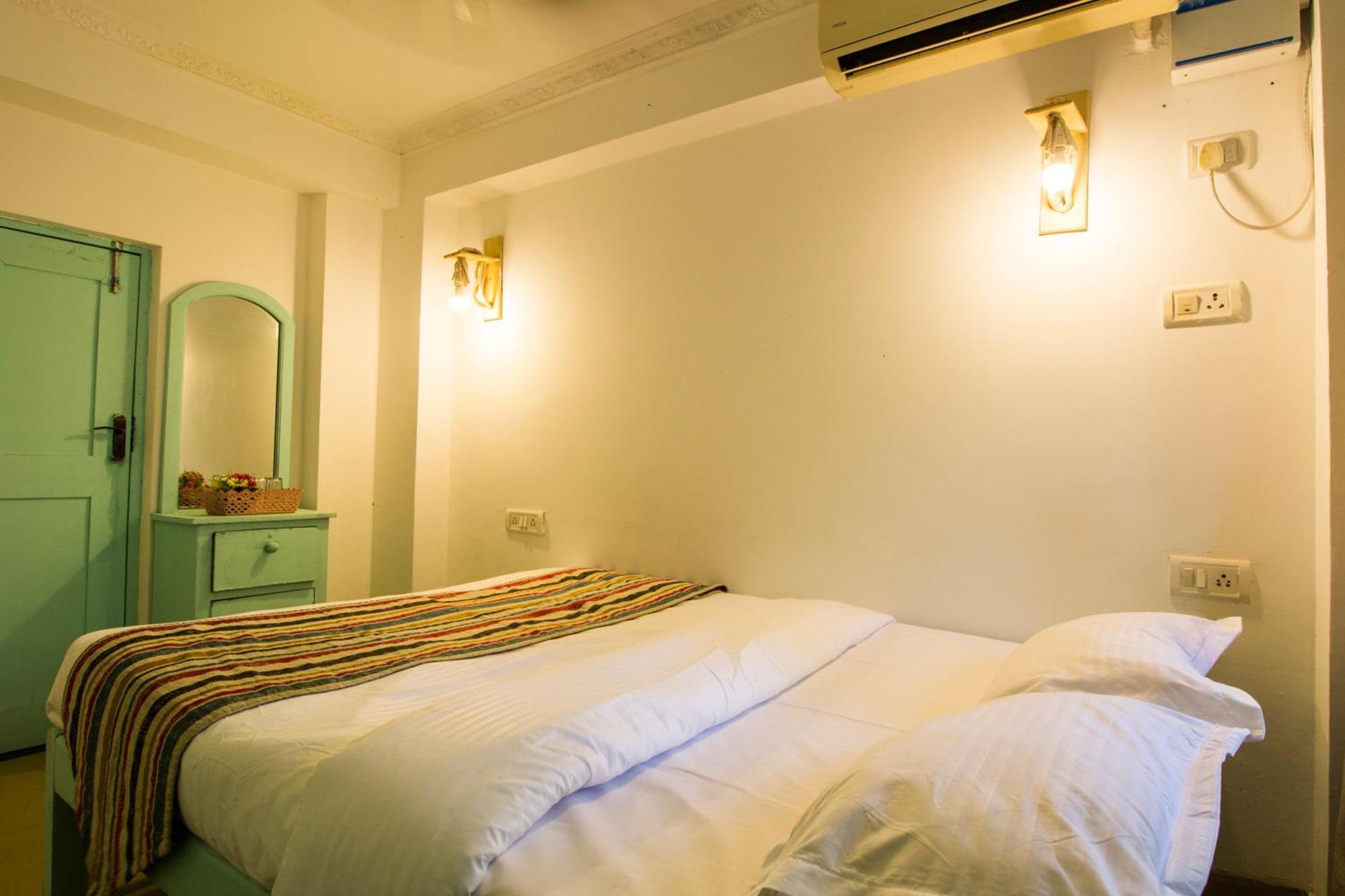The Turquoiise House Hotel Morjim Exterior photo